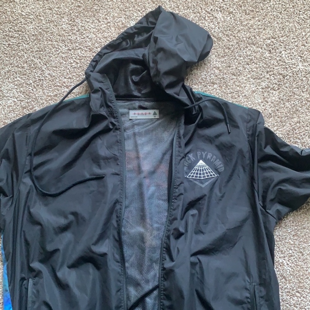 Black Pyramid - Picture 3 of 3
